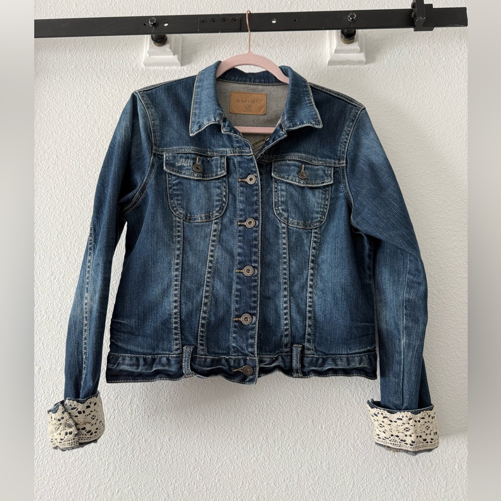 Amisu cute denim jacket with crocheted cuffs. Sz 40 (US 10). Great condition!